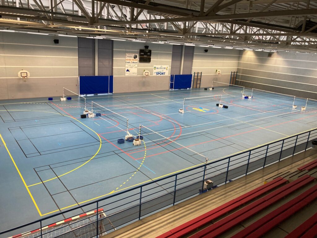Le complexe sportif COSEC de Bischwiller, terrains de badminton